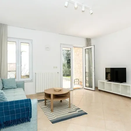 Daire Mara, Duga Uvala Istria Segotici