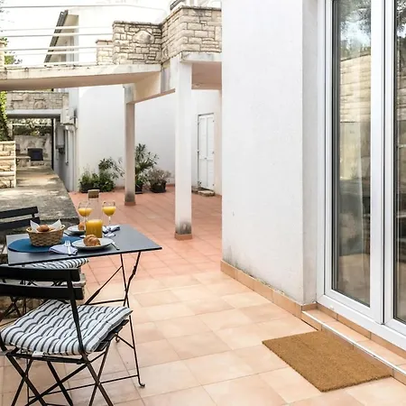 Mara, Duga Uvala Istria