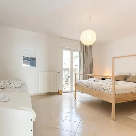 Mara, Duga Uvala Istria