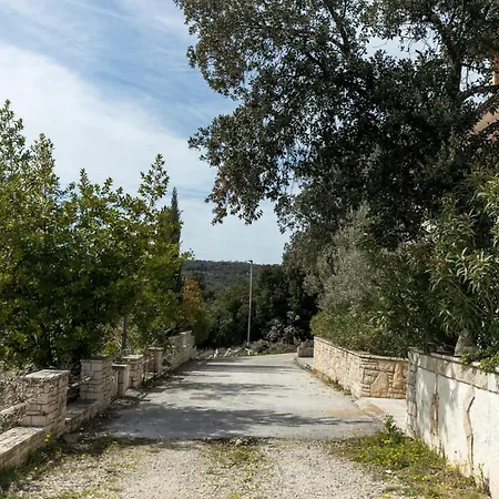Mara, Duga Uvala Istria
