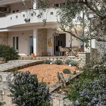 Mara, Duga Uvala Istria *