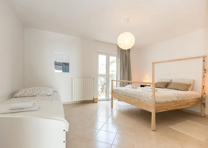 Mara, Duga Uvala Istria