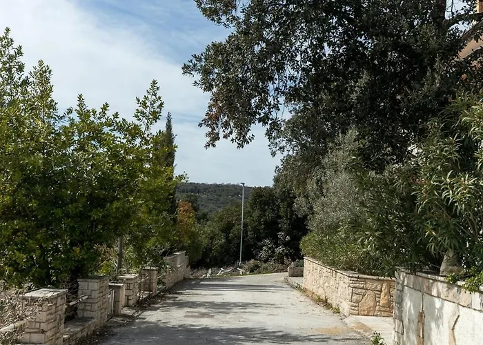 Mara, Duga Uvala Istria