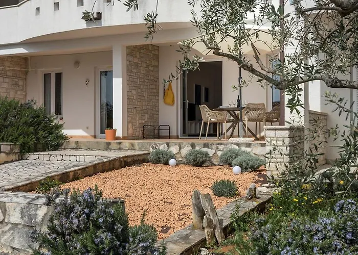 Mara, Duga Uvala Istria *