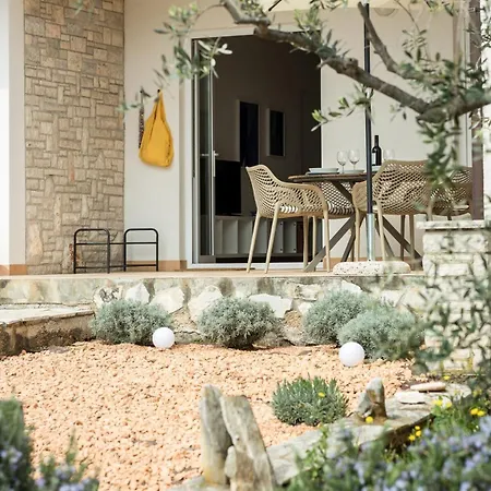 Mara, Duga Uvala Istria Apartment Segotici
