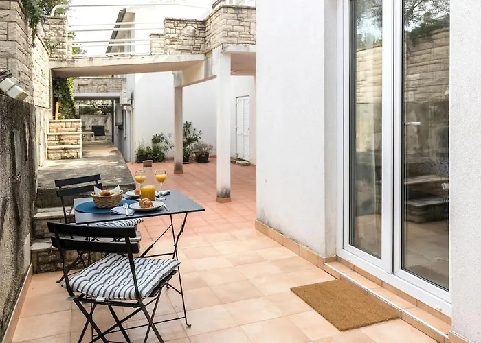 Mara, Duga Uvala Istria